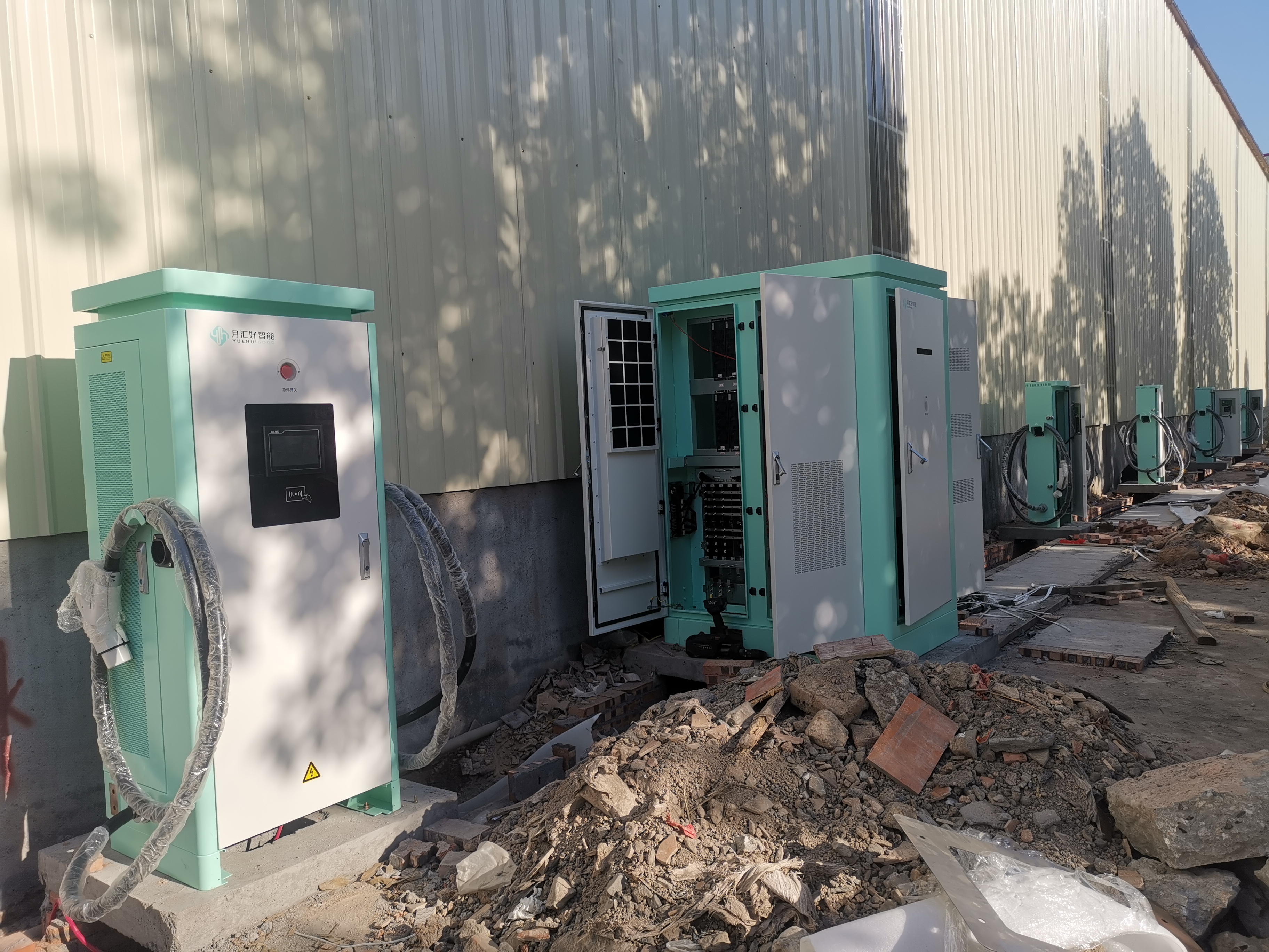 佛山三水充电站480kw充电堆和120kw快充桩安装施工现场